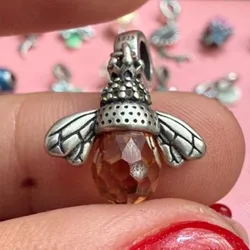 Charm 🐝 Abeja
