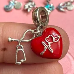 Charm ❤️🩺 Corazón y estetoscopio 