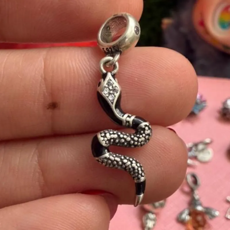 Charm Serpiente Negra 🐍