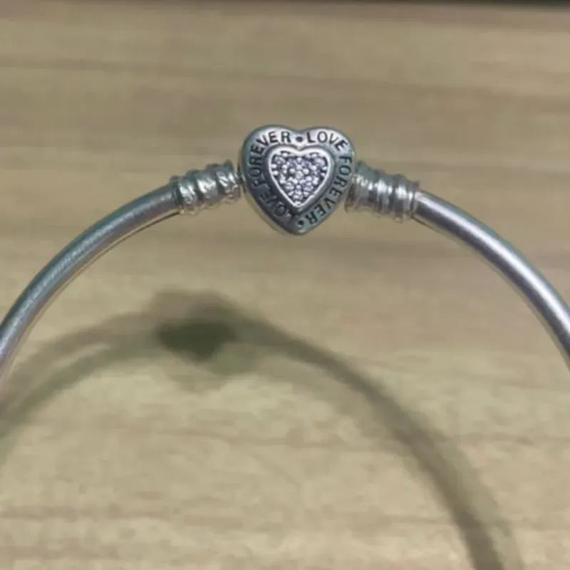 Pulsera Rígida Cierre Clásico de Corazón 