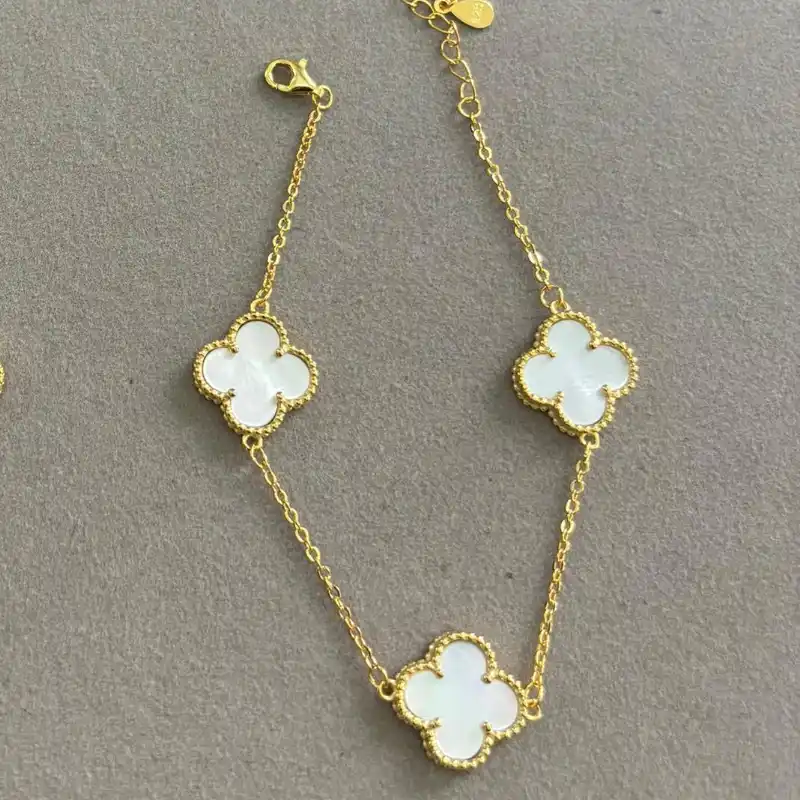 Pulsera Van Cleef de Plata Bañada en Oro de 3 Flores Blancas