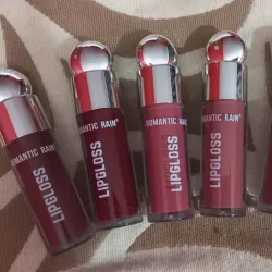 Labial mate tipo Selena Gómez