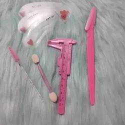 Pie de rey con perfiladores y otros accesorios