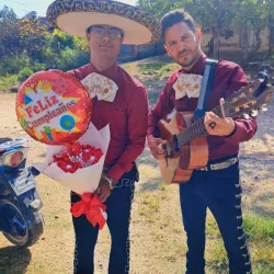 2 Mariachis