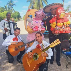 4 mariachis y 1 animación 