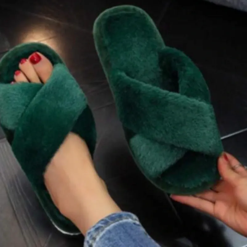 Bata de Tentación + Hilo y Pantunflas