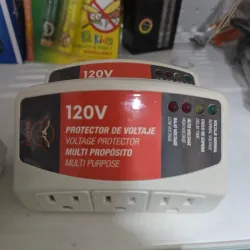 Protector de voltaje triple 110v