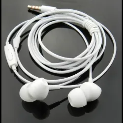 Audífonos de cables blancos