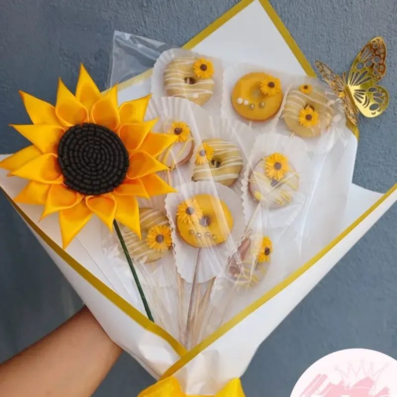 Ramo de minidonas con flor eterna 