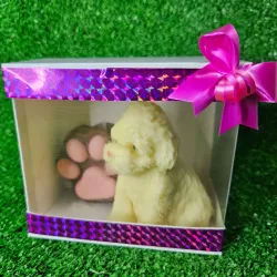 Perrito blanco con huella