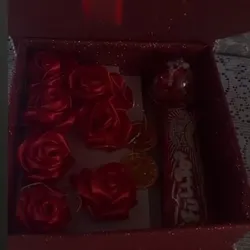 Caja sorpresa flores y bombones 