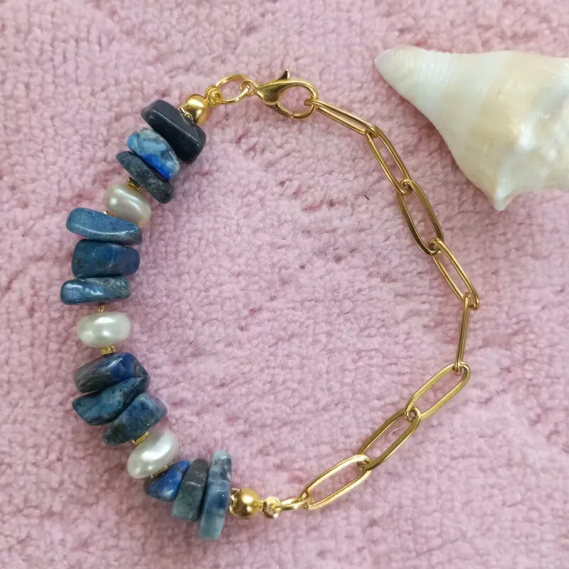 Brazalete planar con perlas y gemas