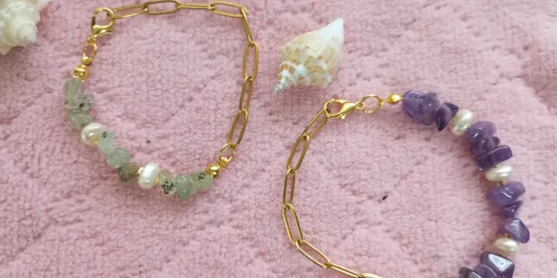 Brazalete planar de perlas y gemas