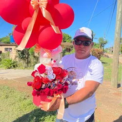 Arreglo de rosas 🥀 + peluche 🧸 + chocolates 🍫 