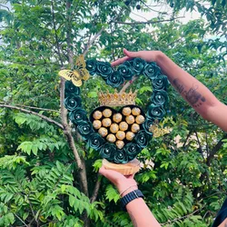 Corazón de flores y bombones 