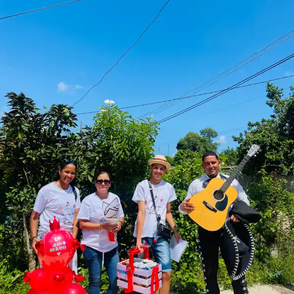 Hola a todos somos Thiago Regalos y Sorpresas🥰🎁📍, una compañía de sorpresas a sus familiares acá en Cuba 🇨🇺. Cómo puede ver nuestro negocio se basa en un inmenso puente de amor entres las familias separadas por fronteras y lo que les ofrecemos es llevar hasta su hogar un momento de felicidad con cada uno de nuestros servicios 📦🚚😍