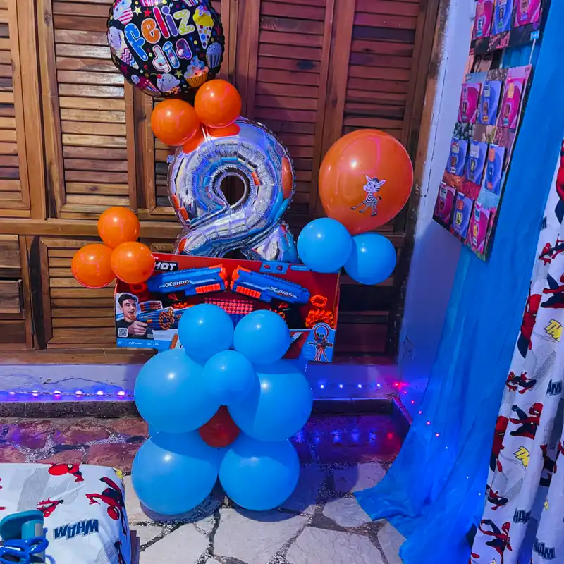 Globos más juego doble de dos pistolas 