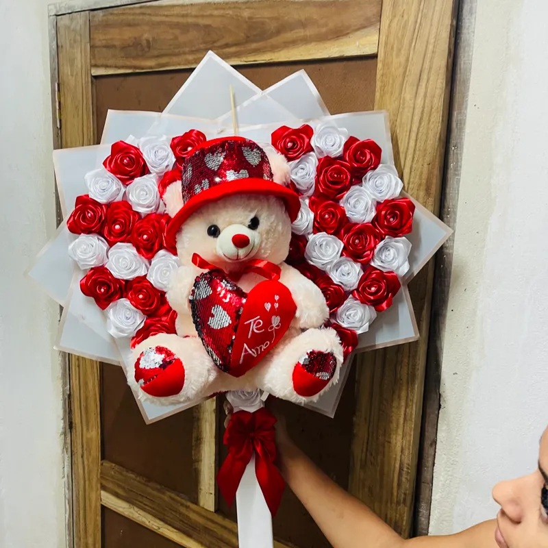 Ramo de rosas y peluche 