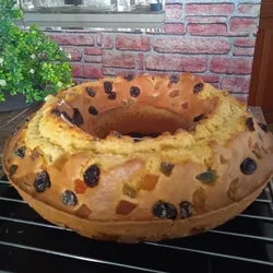 Roscón de vainilla con pasas y frutos secos 