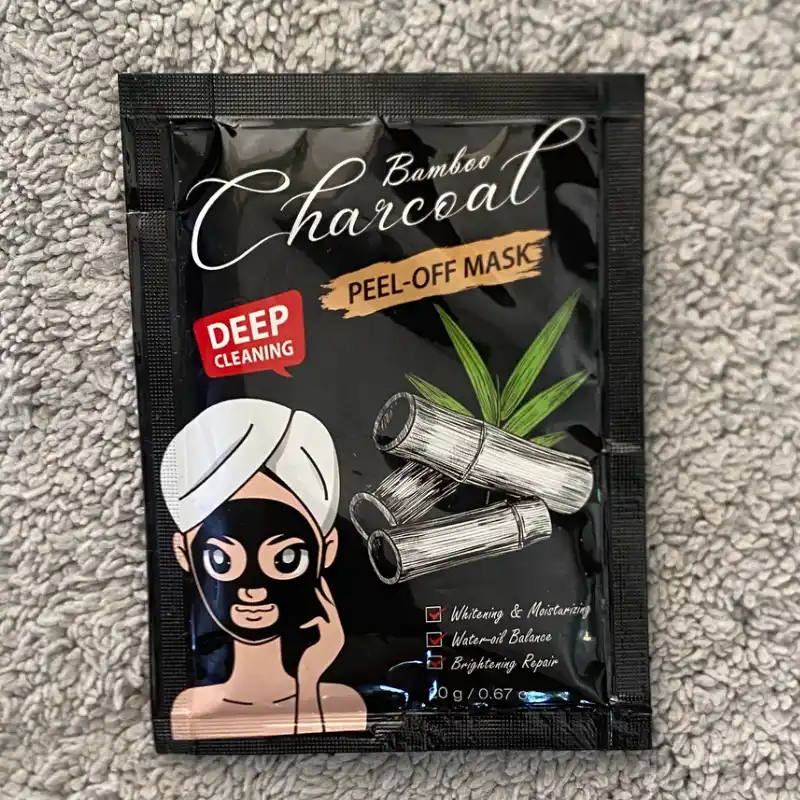 Mascarilla de puntos negros