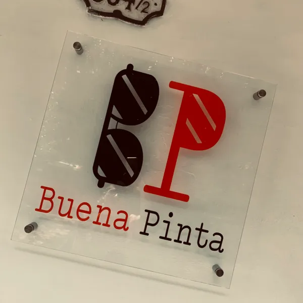 En nuestra tienda Buena Pinta tenemos una Variedad de Prendas de Vestir, para todo hombre que busca un estilo clásico y deportivo.
 
 
Tenemos numerosas Ventajas por la que debes elegirnos.

- Difrutarás vistiendo productos de calidad, ya que la mayoría de nuestros productos son importados.
- . Puedes comprar desde tu casa , tenemos servicio mensajería.
