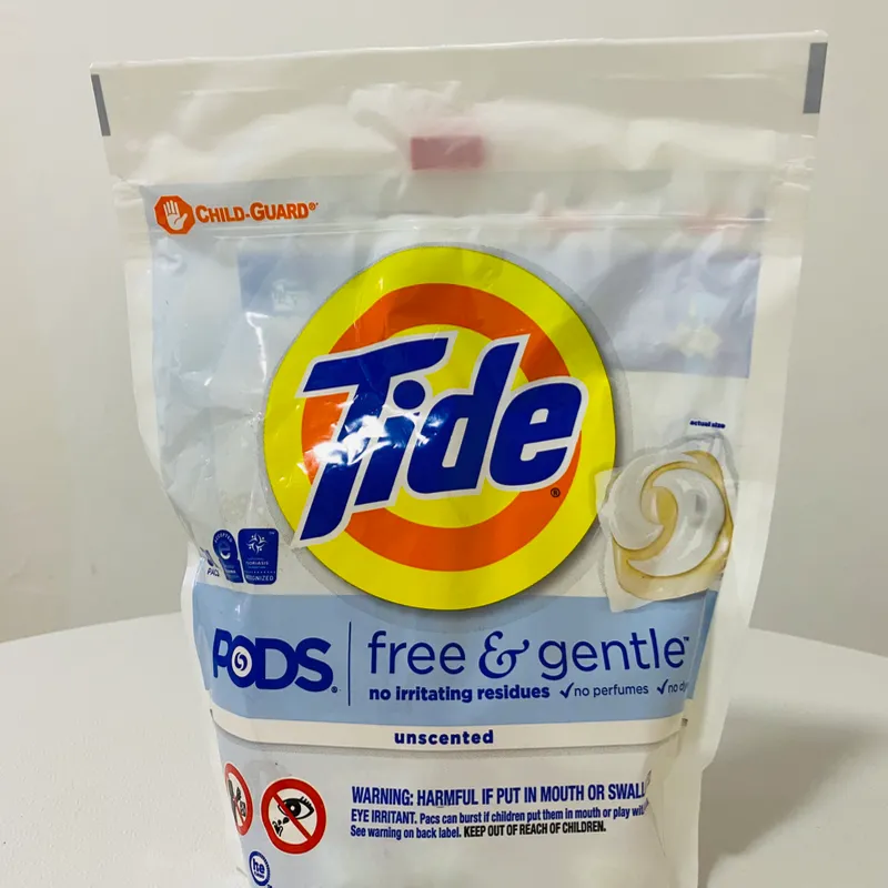 Sobre de Tide blanco y pomo Purex