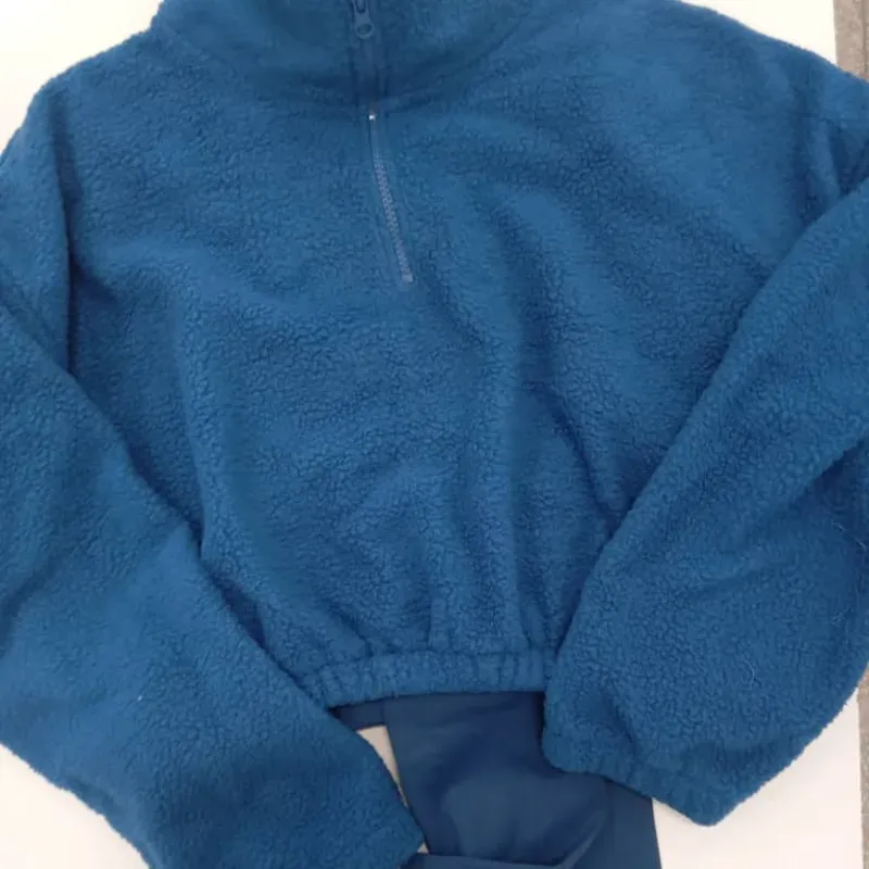 Conjunto Femenino de top, licra y abrigo