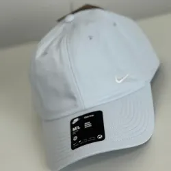 Gorra blanca Nike