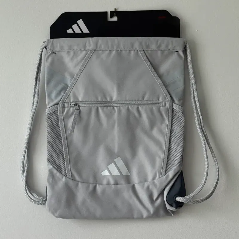 Mochila gris pequeña