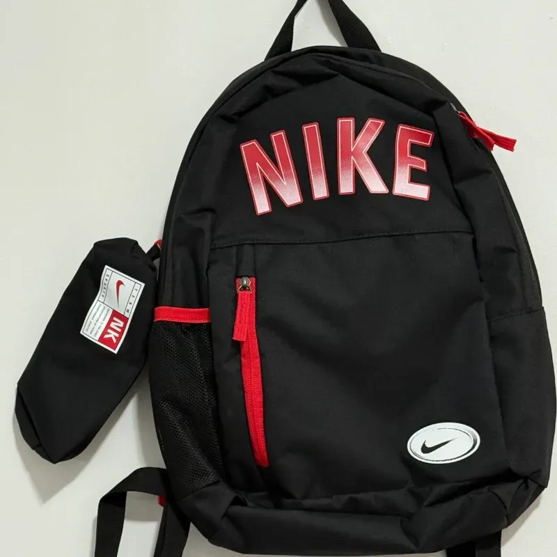 Mochila Nike negra y roja