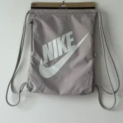 Mochila pequeña Nike