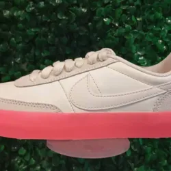 Tenis Nike blancos y rosados