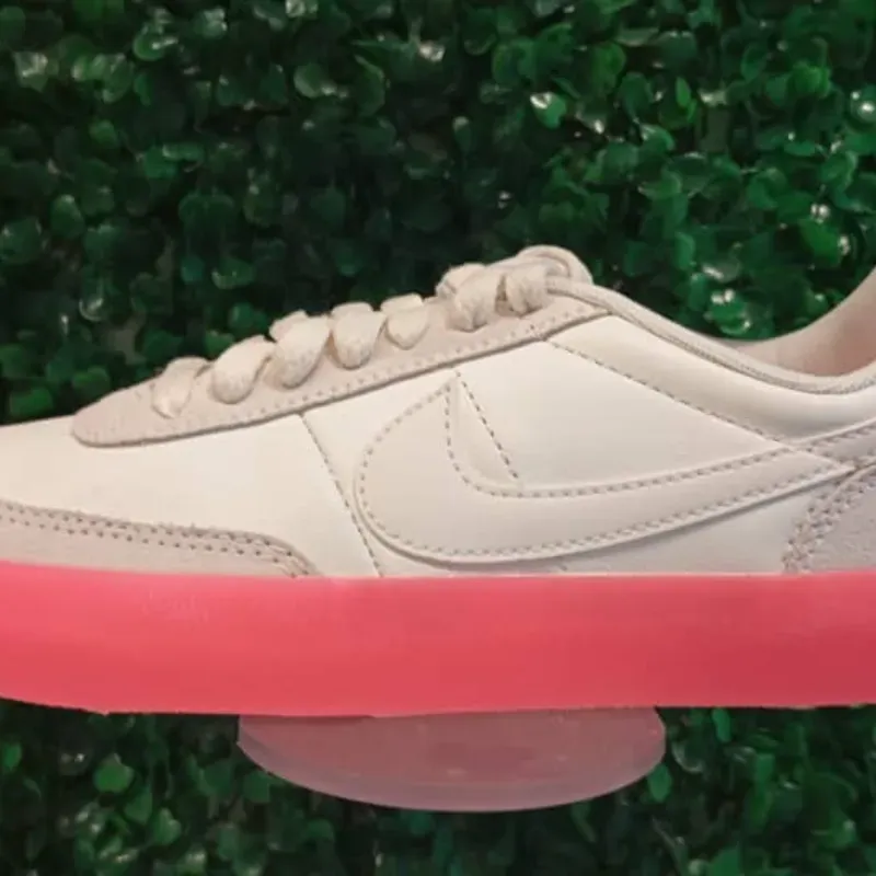 Tenis Nike blancos y rosados
