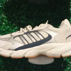 Zapatillas blancas y negras