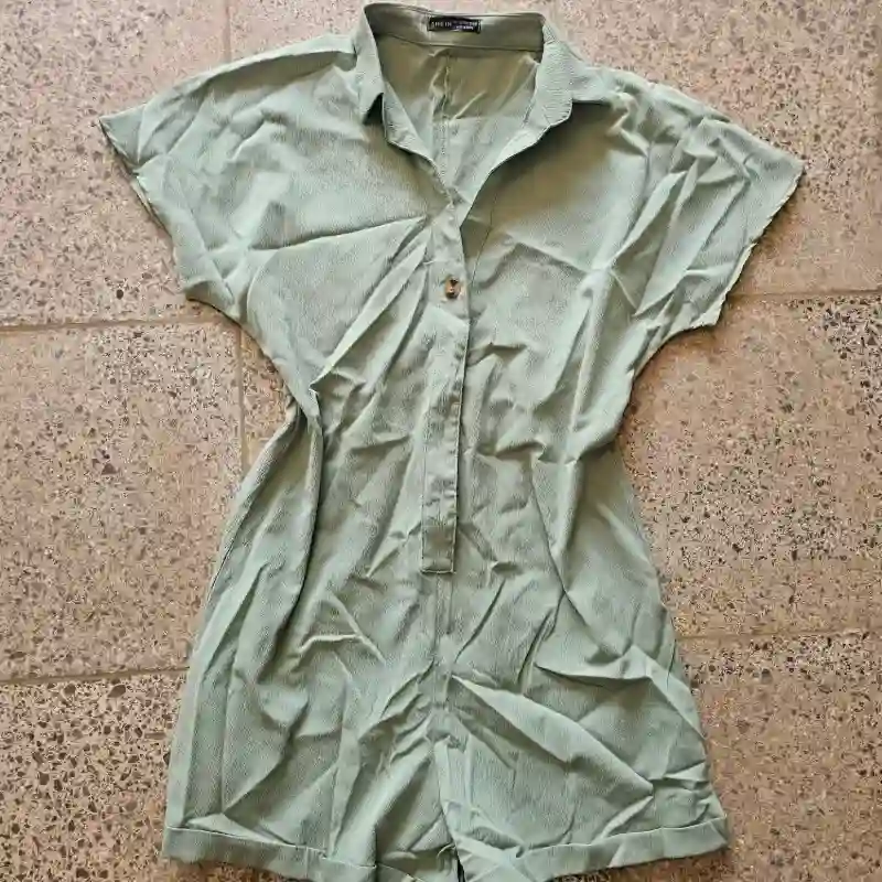 MONOSHORT VERDE SHEIN
