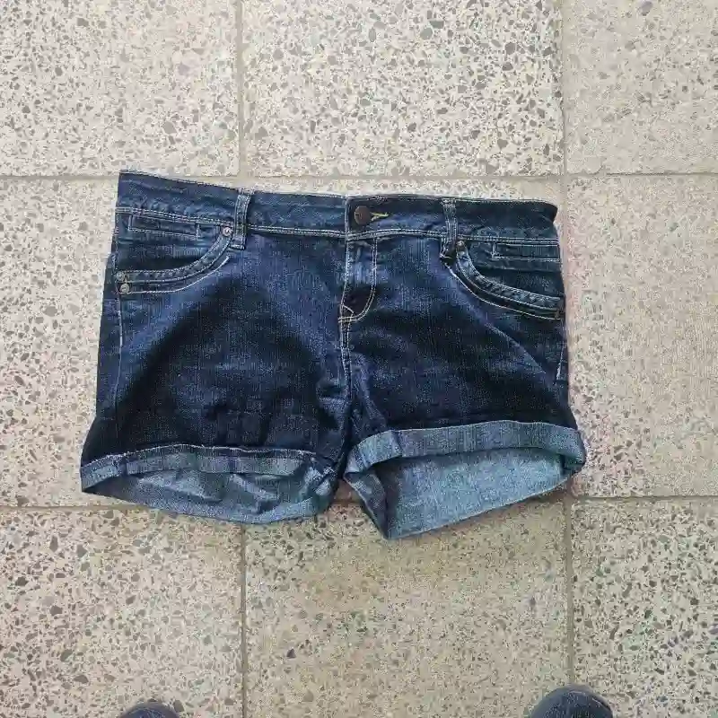 SHORT DE MEZCLILLA