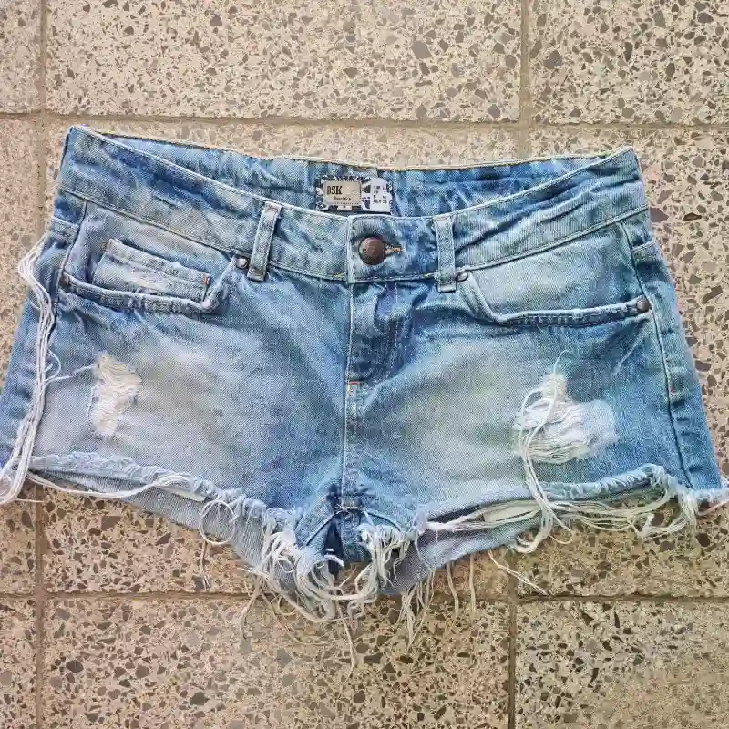 SHORT DE MEZCLILLA