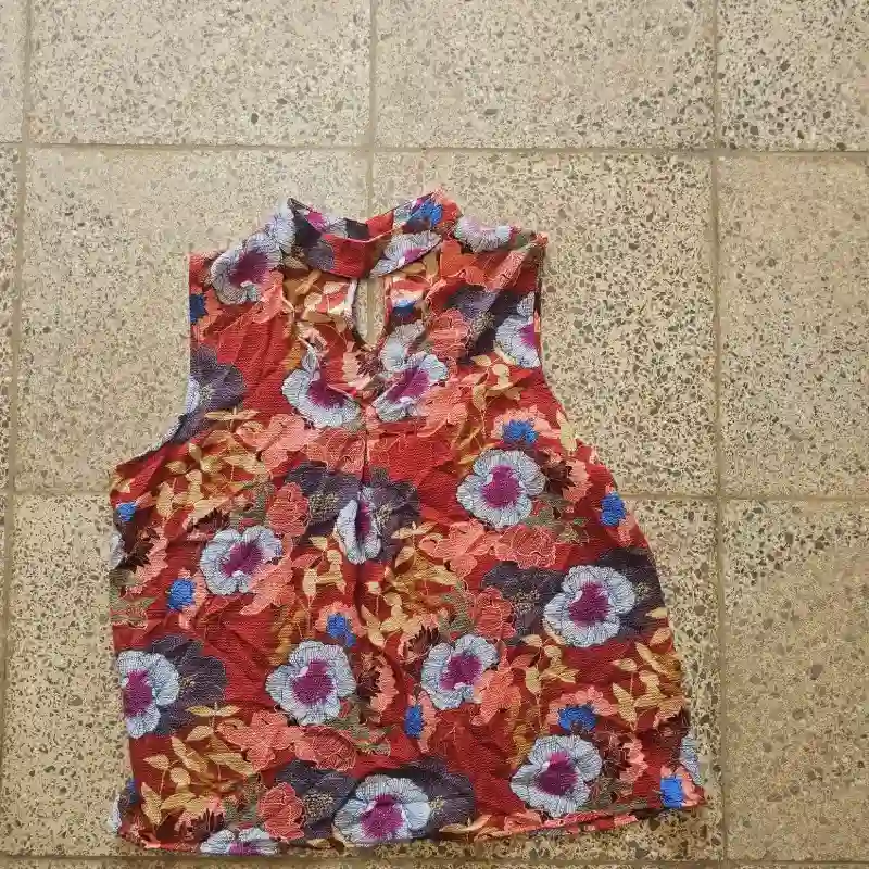BLUSA SIN MANGA