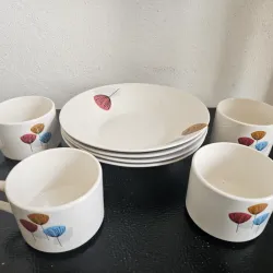 Juego de platos con tazas