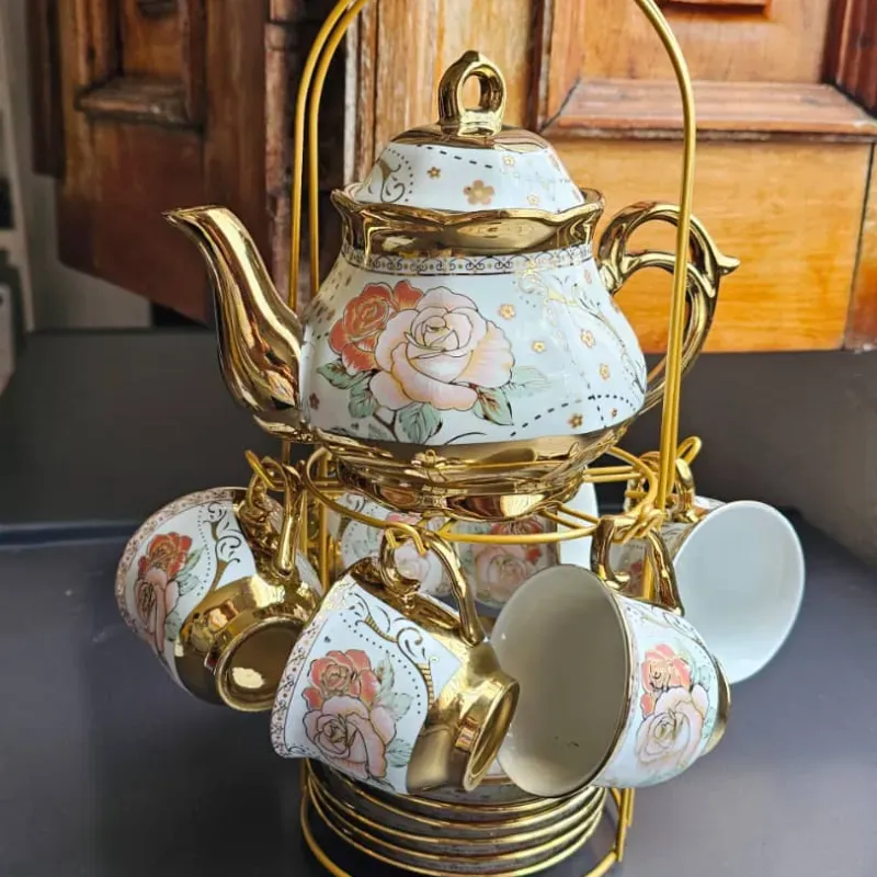 Juego de tetera y tazas