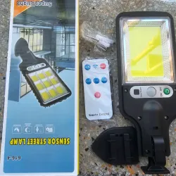 Lámpara de pared con interacción solar