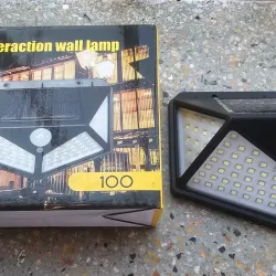 Lámpara de pared con interacción solar