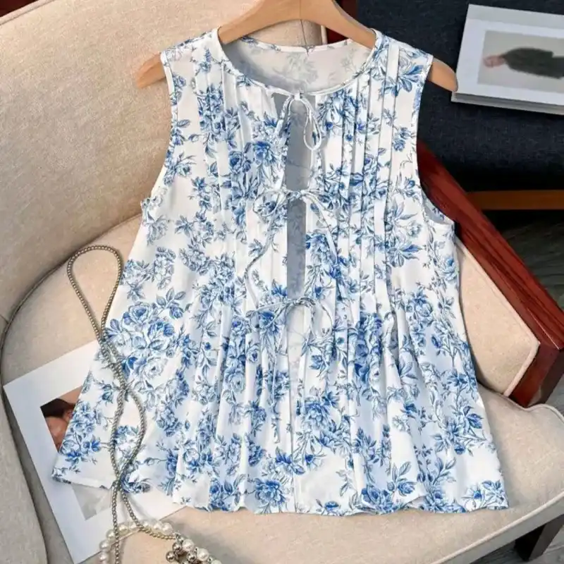 Blusa estampada blanca y azul. Talla M