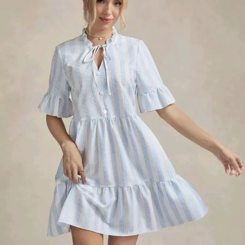 Vestido blanco de rayas azul claro. Talla M 