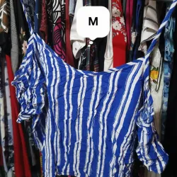 Blusa a rayas azul y blanca cajita