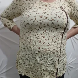 Blusa amarilla estampada en carmelita