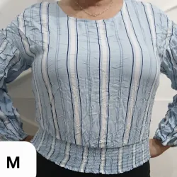 Blusa azul claro a listas blancas mangas larga