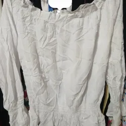 Blusa blanca de hombro