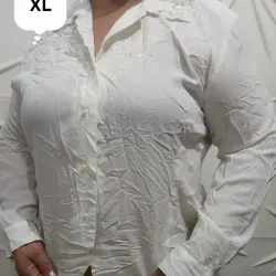 Blusa blanca mangas largas bordada