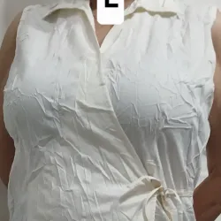 Blusa blanca tipo chaqueta con amarre al lado